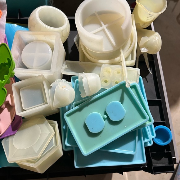 🖼️ Epoxy resin mixed supplies and molds - Picture 4 of 9